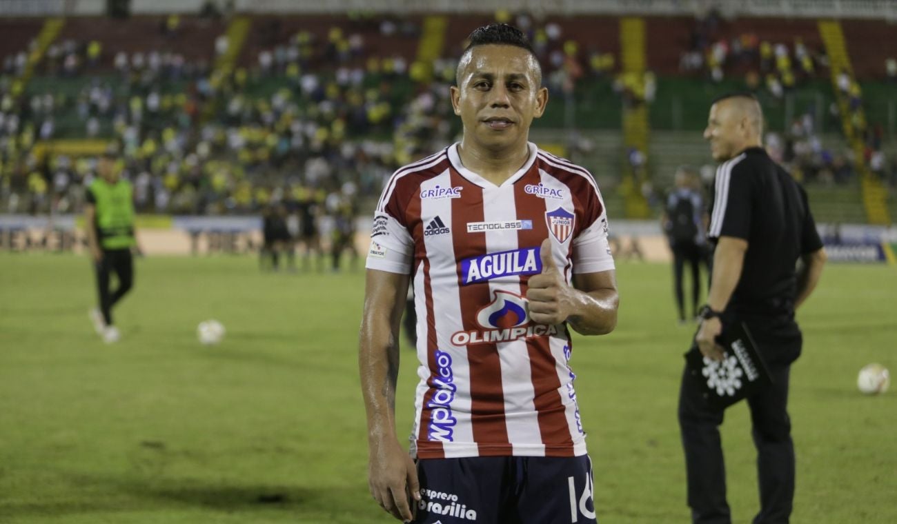 Vladimir Hernández celebrando con el Junior