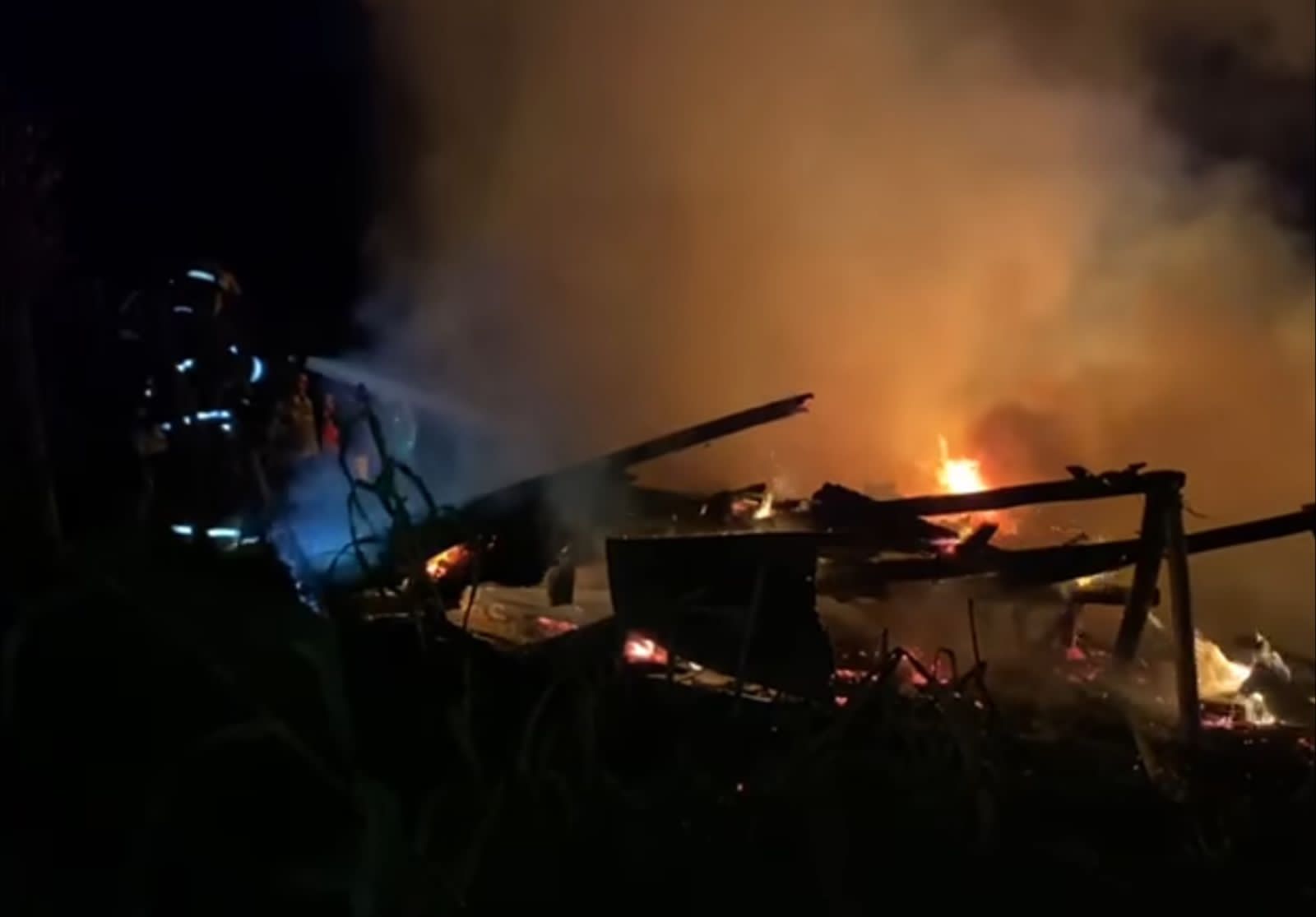 Tres viviendas en una zona de invasiión fueron consumidas por una conflagración