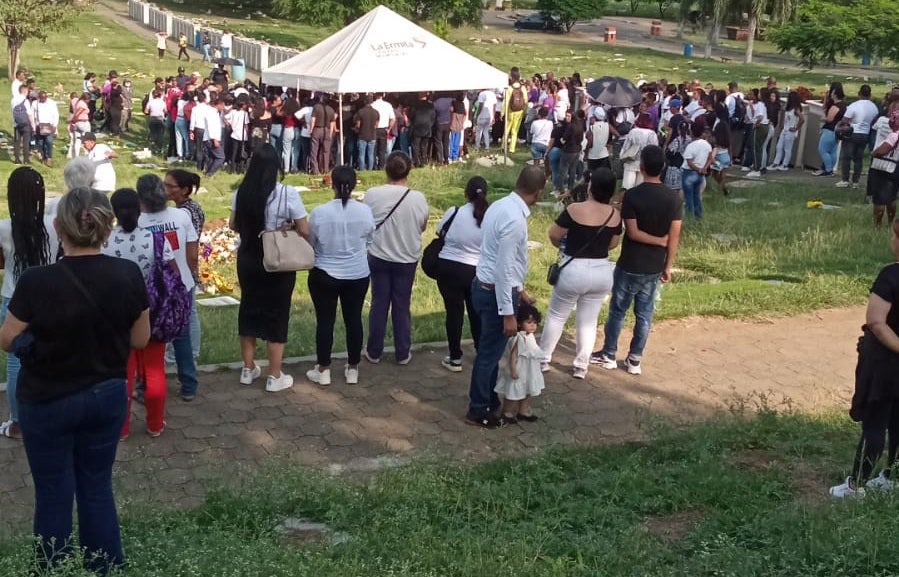 Cientos de personas asistieron al funeral de la menor en Yumbo, Valle.