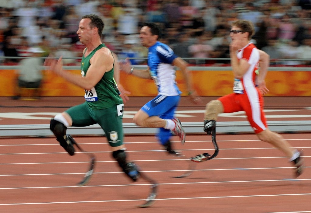 Atleta paralímpico Oscar Pistorius sale de prisión