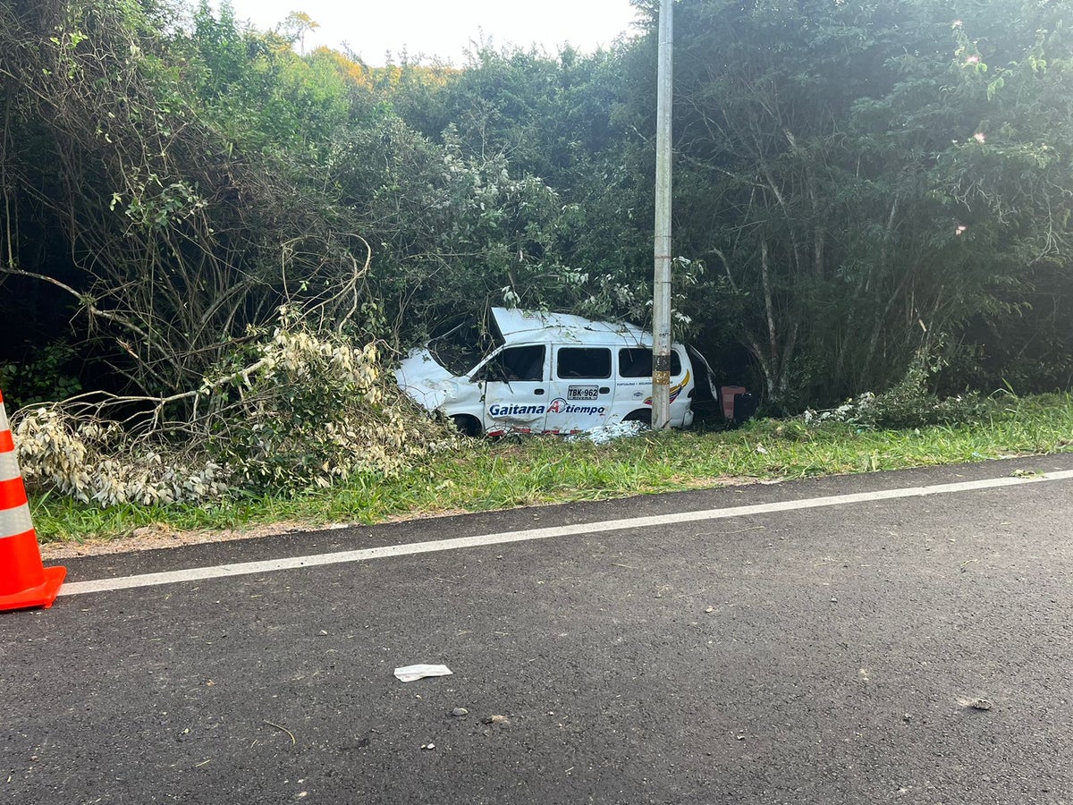Dos personas fallecidas y siete heridas en accidente de tránsito en el Huila.