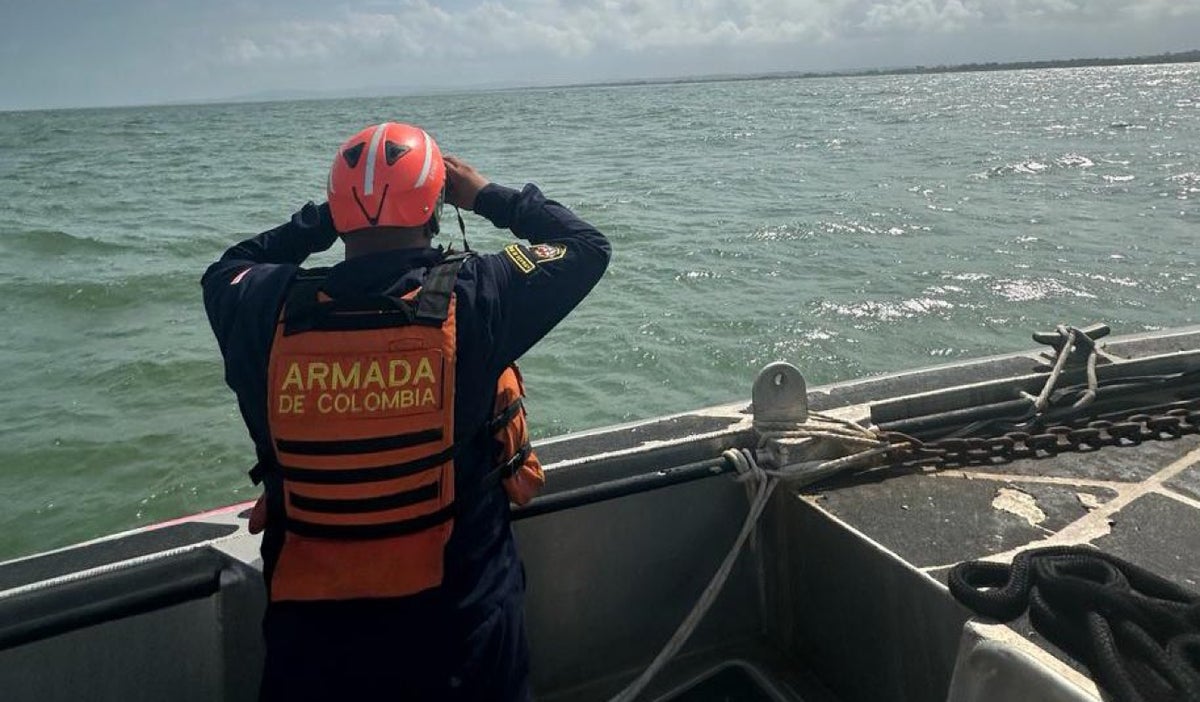 Armada busca personas desaparecidas tras naufragio de embarcación