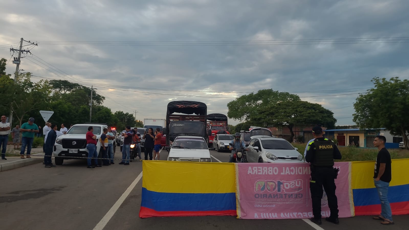 Con paso restringido, así continúa la vía Neiva-Bogotá tras bloqueos por manifestantes