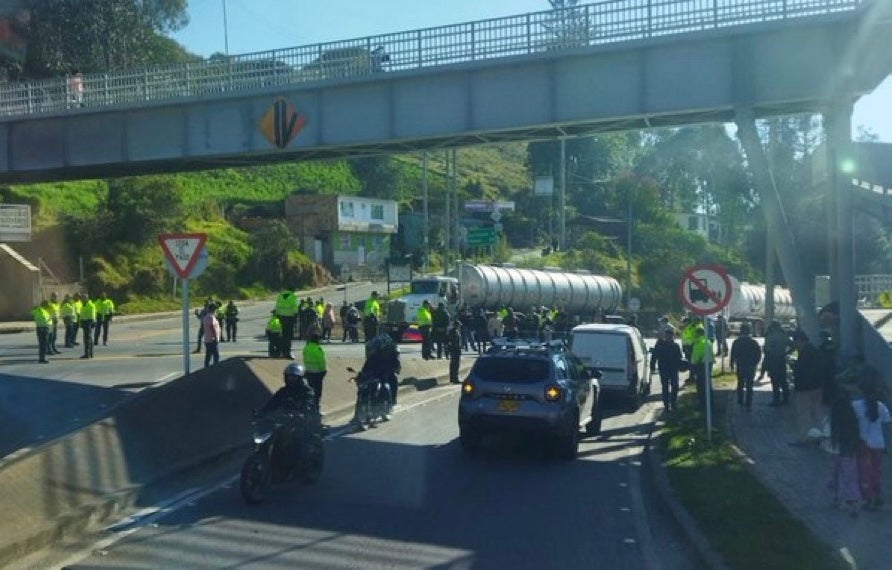 Bloqueo vía al llano