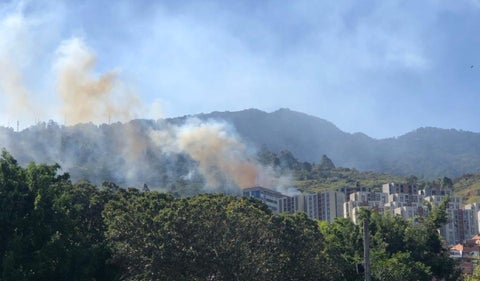 Incendio forestal en Villatina.