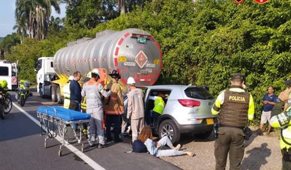 Una persona falleció tras violento accidente entre una camioneta y un carro cisterna en la vía Melgar – Bogotá