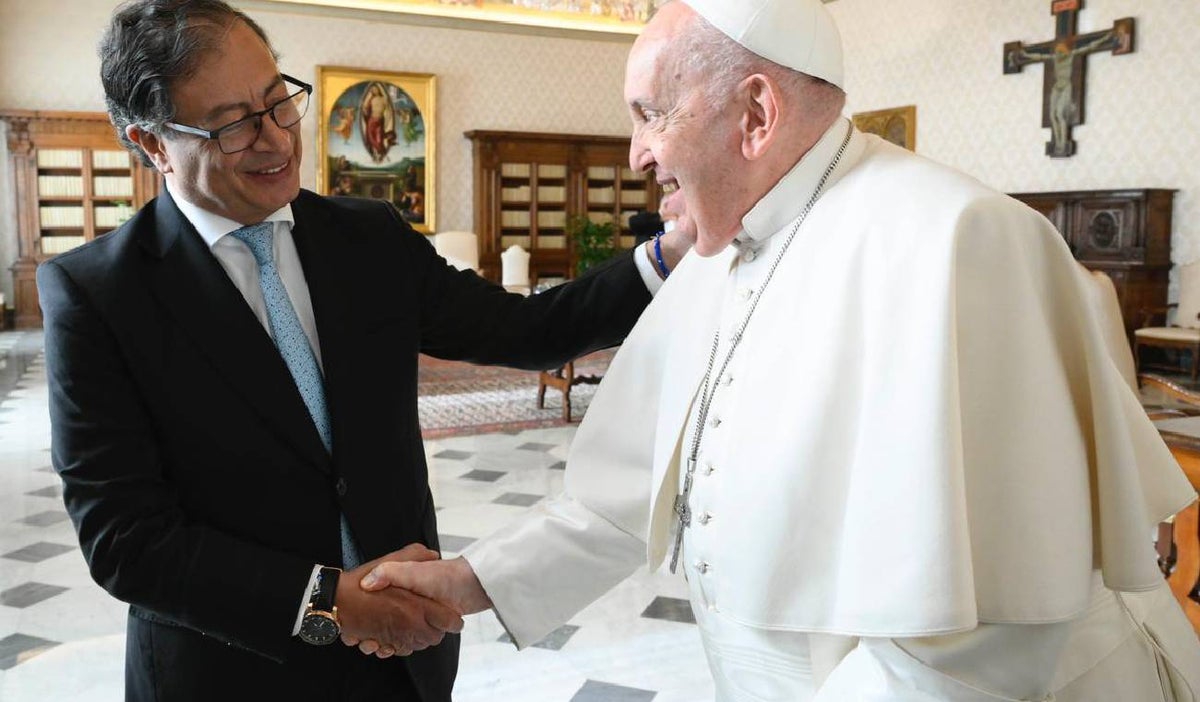 Papa Francisco y petro