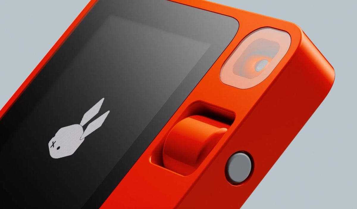 Rabbit R1 (dispositivo de color naranja y pantalla en negro) con inteligencia artificial