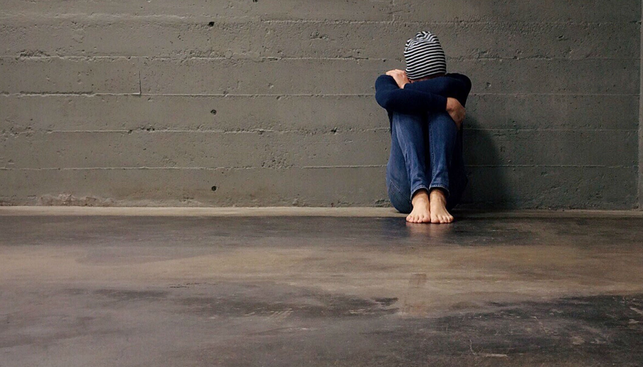 Expertos en salud mental y suicidio destacan la importancia de una comunicación clara y empática para desestigmatizar el tema y promover la prevención. Palabras clave: salud mental, suicidio.