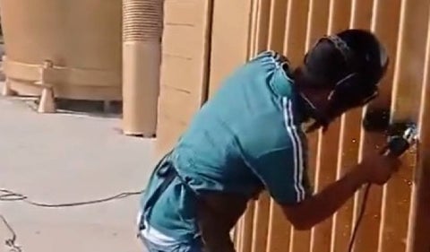Trabajador y acordeón