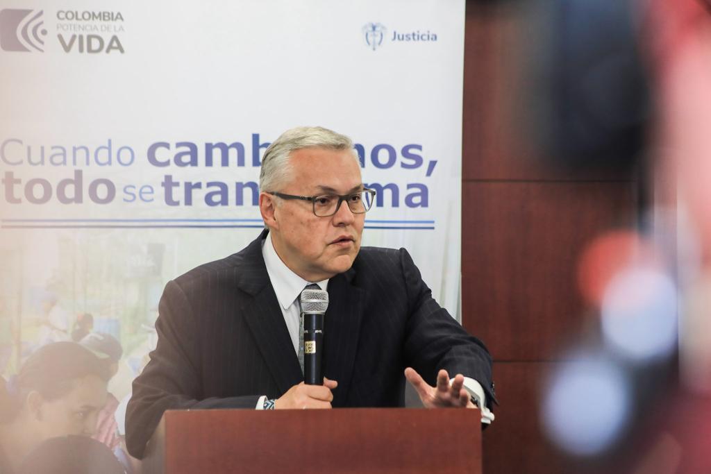 Ministro de justicia Néstor Osuna