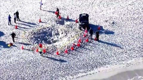 Niña murió tras caer en enorme hueco de una playa turística