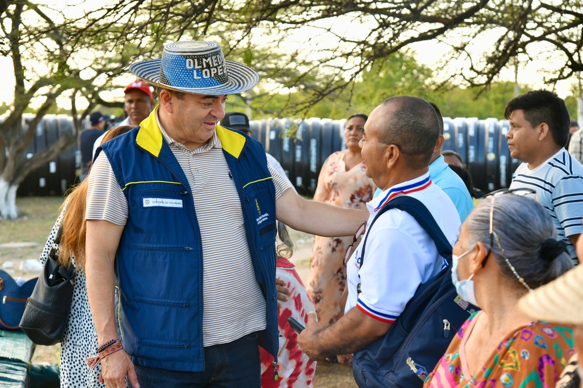 Entrega de 180 tanques de agua en La Guajira