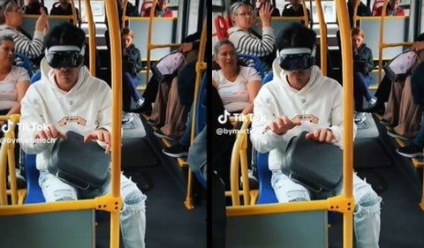 Joven se sube a Transmilenio con las Apple Vision Pro