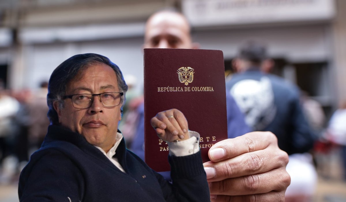 Gustavo Petro y el contrato de pasaportes
