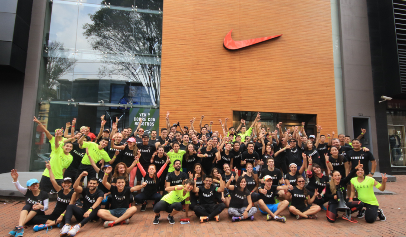 Deportistas en una tienda Nike en Colombia