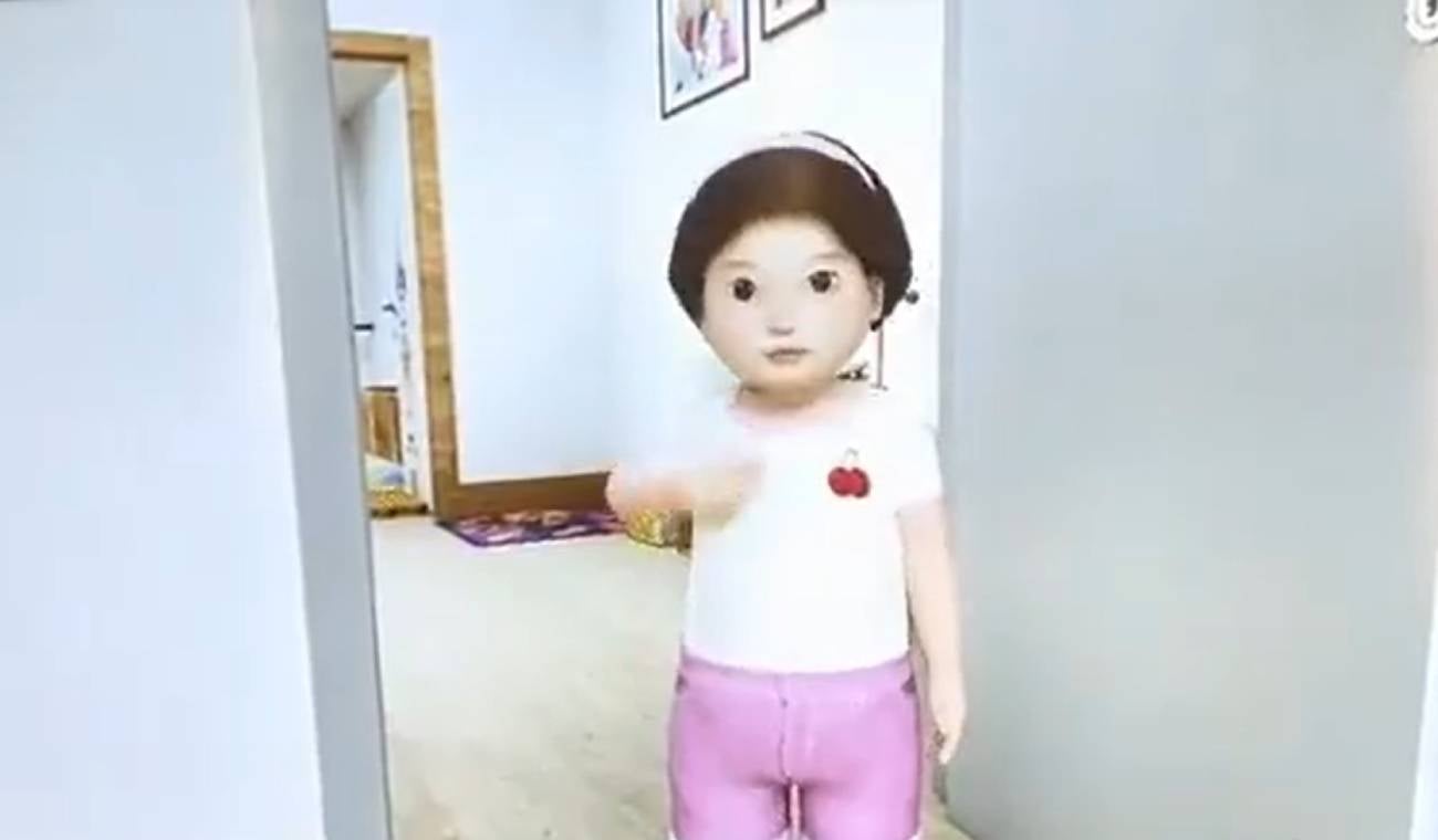 Tong Tong, la niña robot