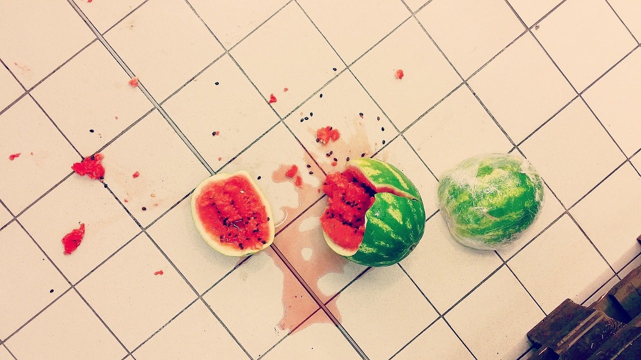 Comida en el piso