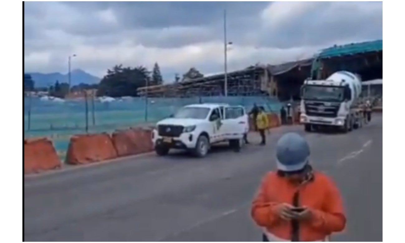 Colapsa parte de obra de un puente en el norte de Bogotá