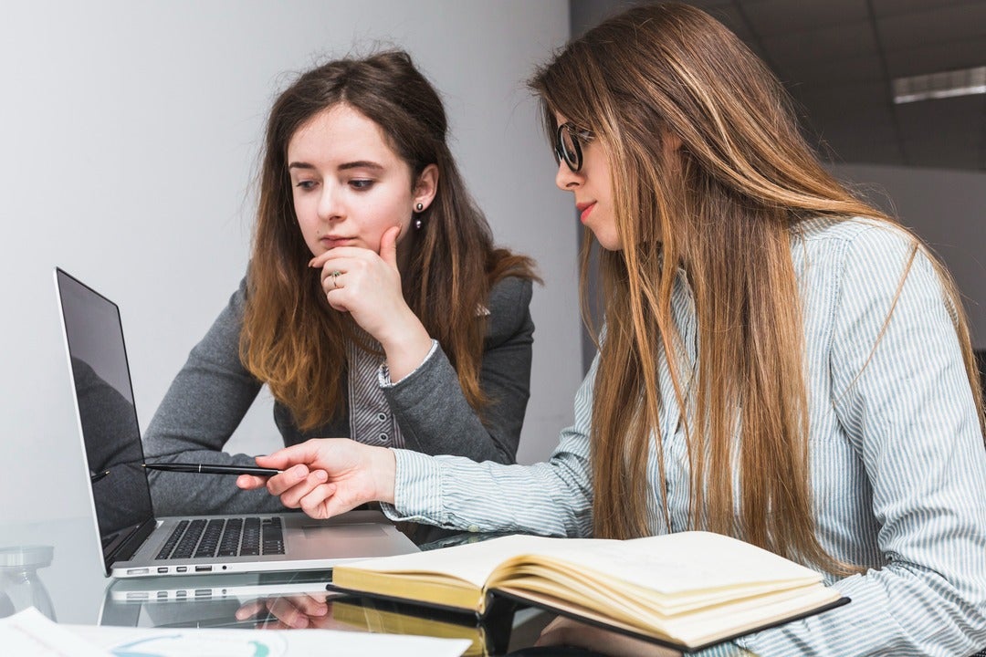 Cursos GRATIS para que mujeres aprendan sobre ChatGPT