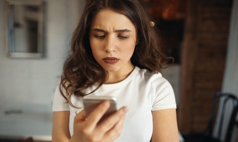 El 20% de mujers en Colombia reciben mensajes inapropiados