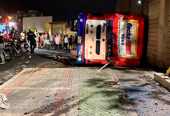 Dos personas muertas y 35 heridas dejó accidente de tránsito en Santa Marta.