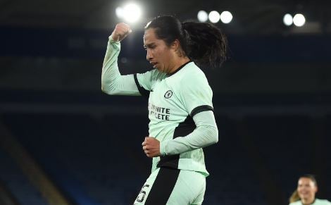 Mayra Ramírez, marcando gol con el Chelsea