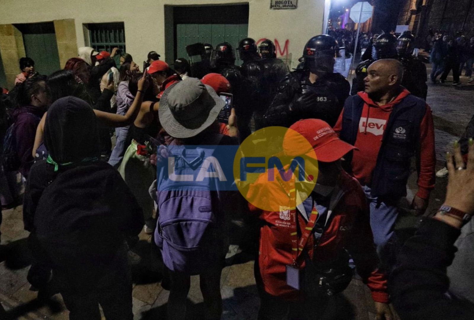 Imagen de las protestas del 8 de marzo de 2024 en Bogotá, cerca de la Plaza de Bolívar