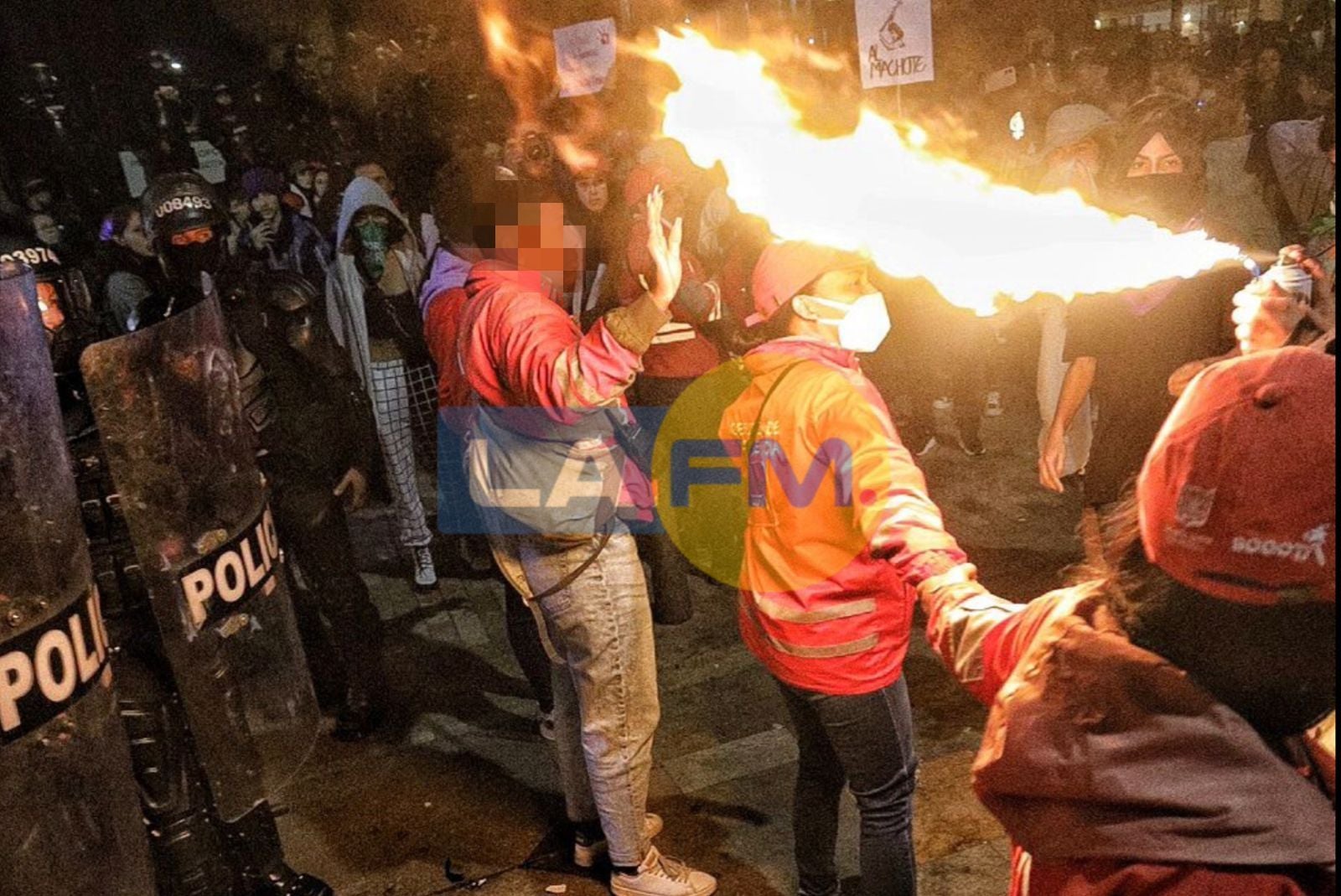 Imagen de las protestas del 8 de marzo de 2024 en Bogotá, en la Plaza de Bolívar
