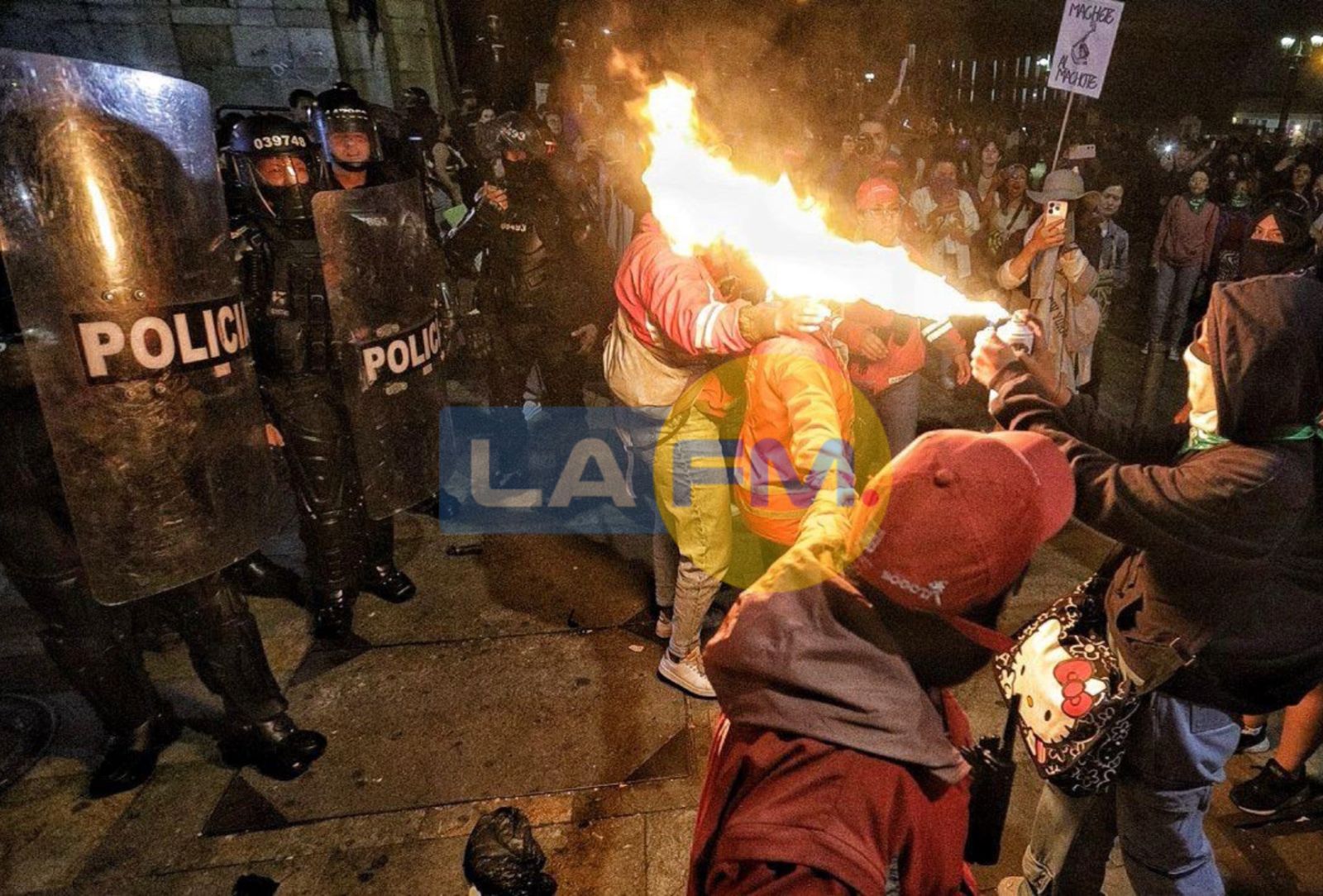 Imagen de las protestas del 8 de marzo de 2024 en Bogotá, cerca de la Plaza de Bolívar