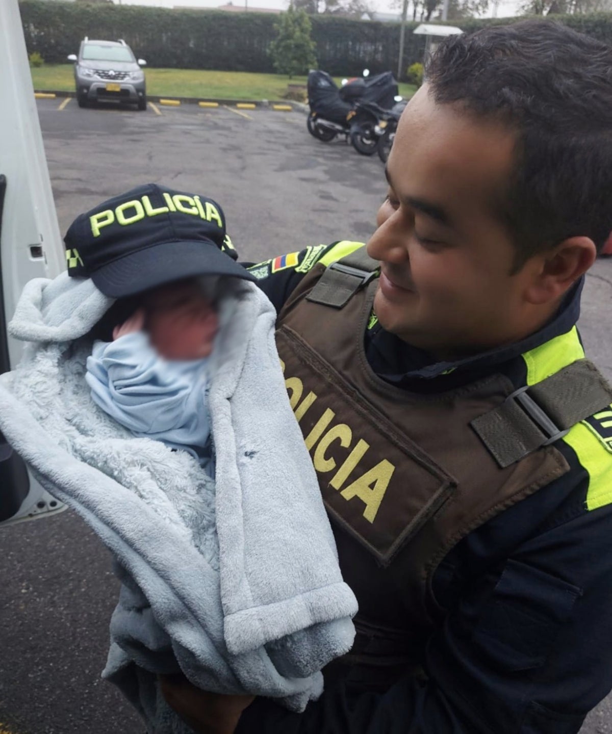 Rescatan a bebé recién nacida quien fue abandonada en una ciclo ruta en Kennedy