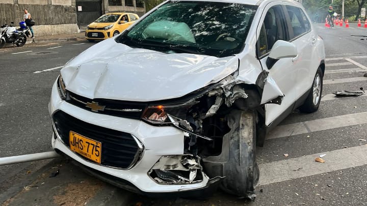 Conductor embiste a cuatro personas en ciclovía de Medellín