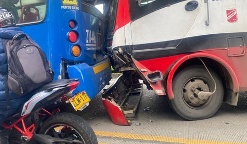 Accidente de tránsito en Vía La Calera dejó 21 heridos