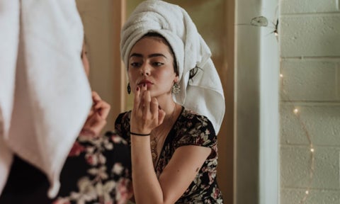 Impacto oculto de la Cosmeticorexia: ¿Qué es y cómo afecta?