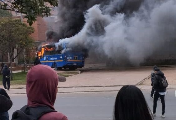 Bus quemado del SITP