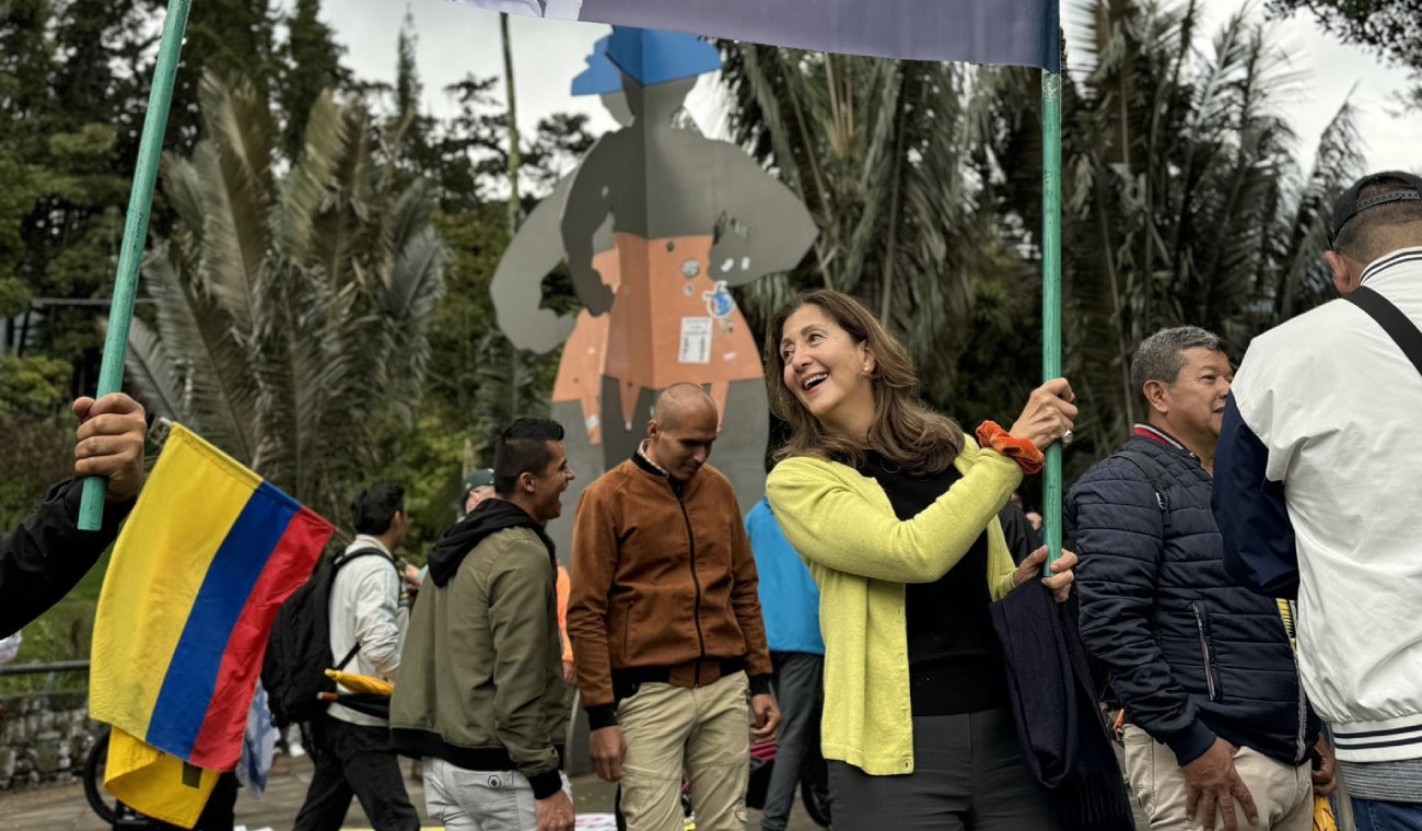 Ingrid Betancourt salió a marchar contra el Gobierno de Gustavo Petro