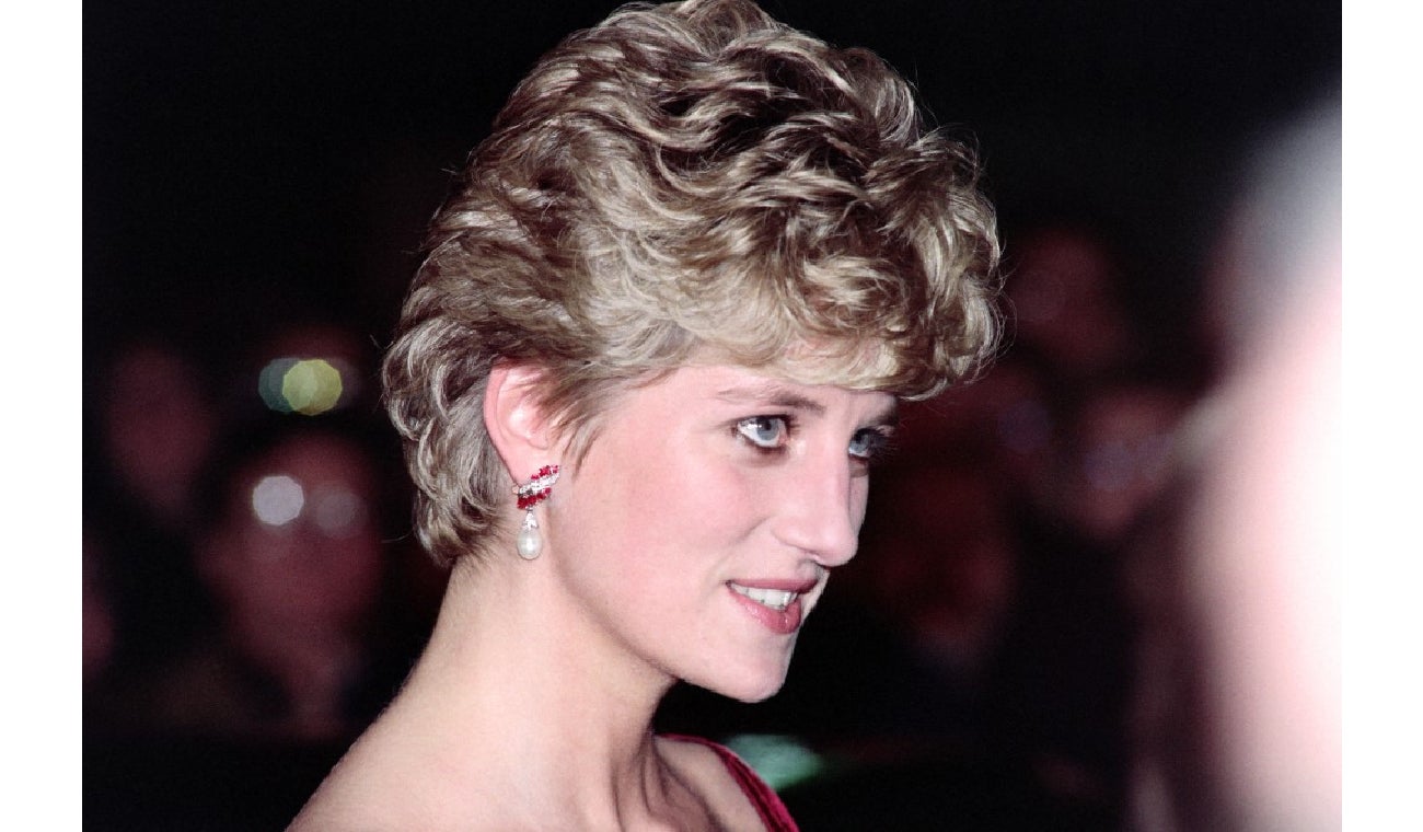 La subasta del primer contrato de Lady Di revela un dato desconocido sobre su pasado