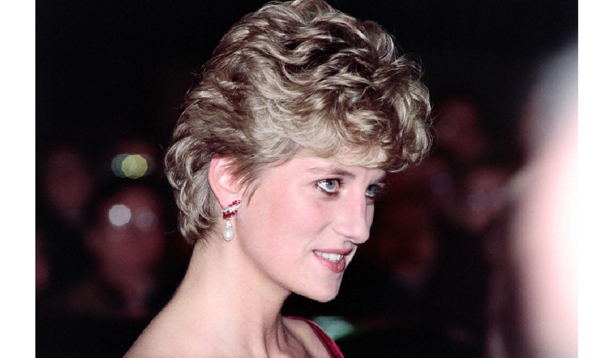 La subasta del primer contrato de Lady Di revela un dato desconocido sobre su pasado