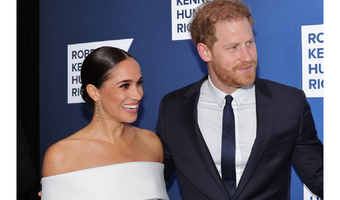 Video muestra a Meghan Markle apartando a una mujer que quería foto con el príncipe Harry