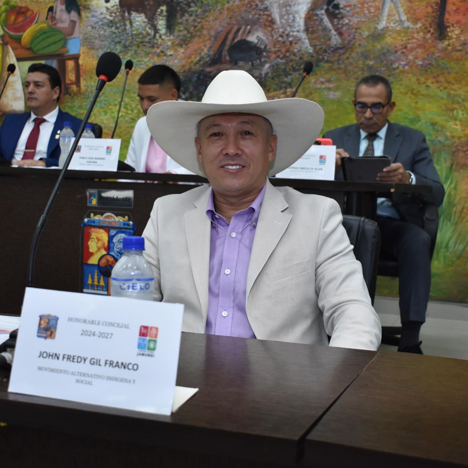 La alcaldesa, Paola Castillo, y miembros de la Policía Nacional están recopilando información en la zona.