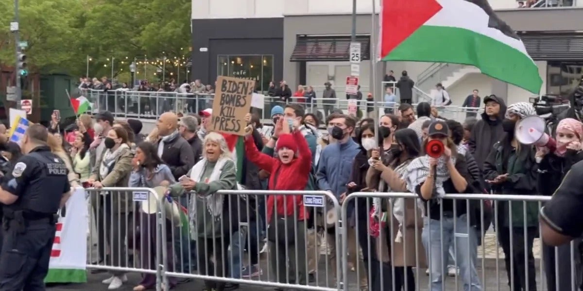 Manifestantes en contra del Gobierno de Estados Unidos