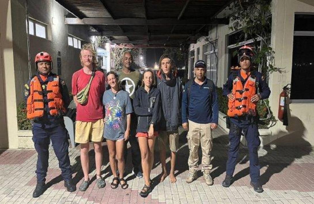 Embarcación con cinco europeos a la deriva, fue rescatada en el mar de Santa Marta