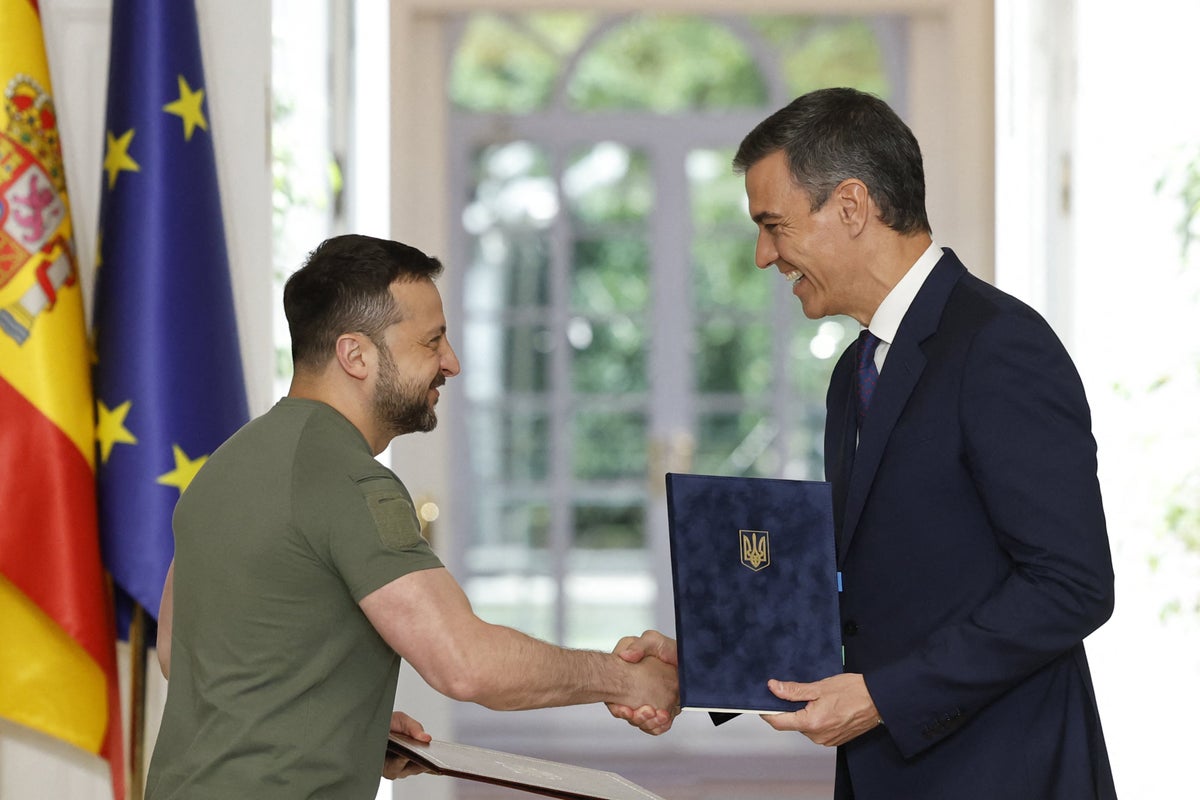 Volodimir Zelenski y Pedro Sánchez