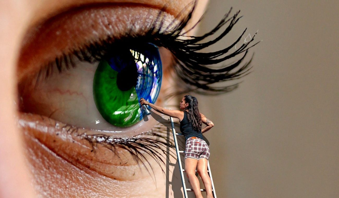 ¿Cuáles son los riesgos y el costo de cirugía para cambiarse el color de los ojos?