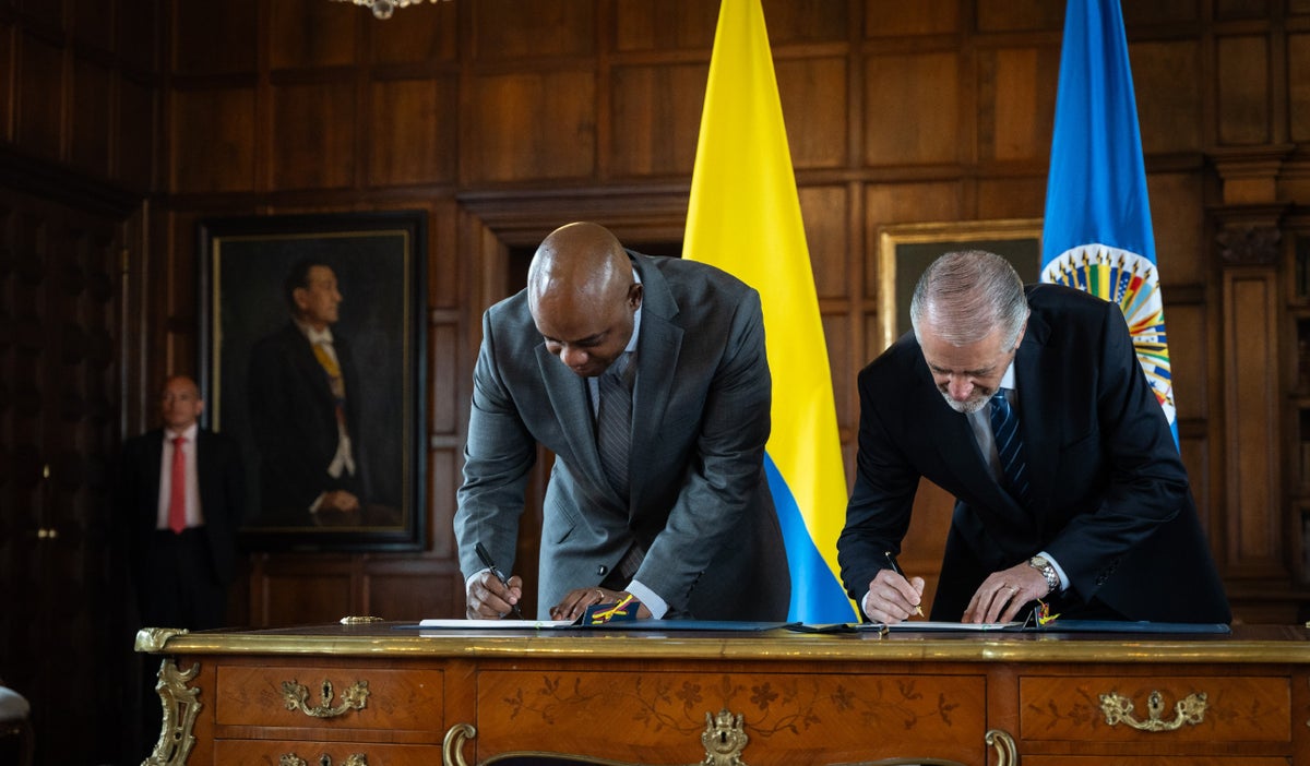 Canciller Luis Gilberto Murillo y Roberto Menendez, jefe de misión de la OEA