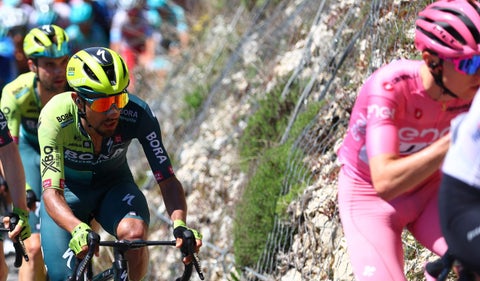 Daniel Felipe Martínez y Pogacar en la octava etapa del Giro de Italia