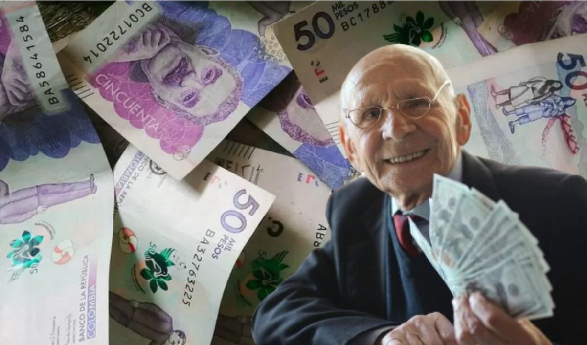 Billetes y adulto mayor con plata