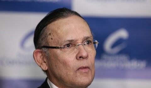 Efraín Cepeda sigue picando en punta para la presidencia del Congreso