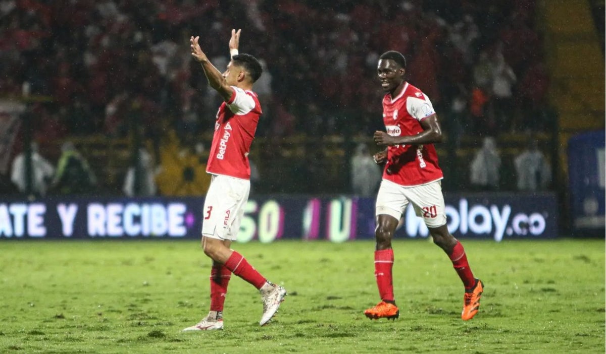 Marcelo Ortiz, celebrando su primer gol con Santa Fe