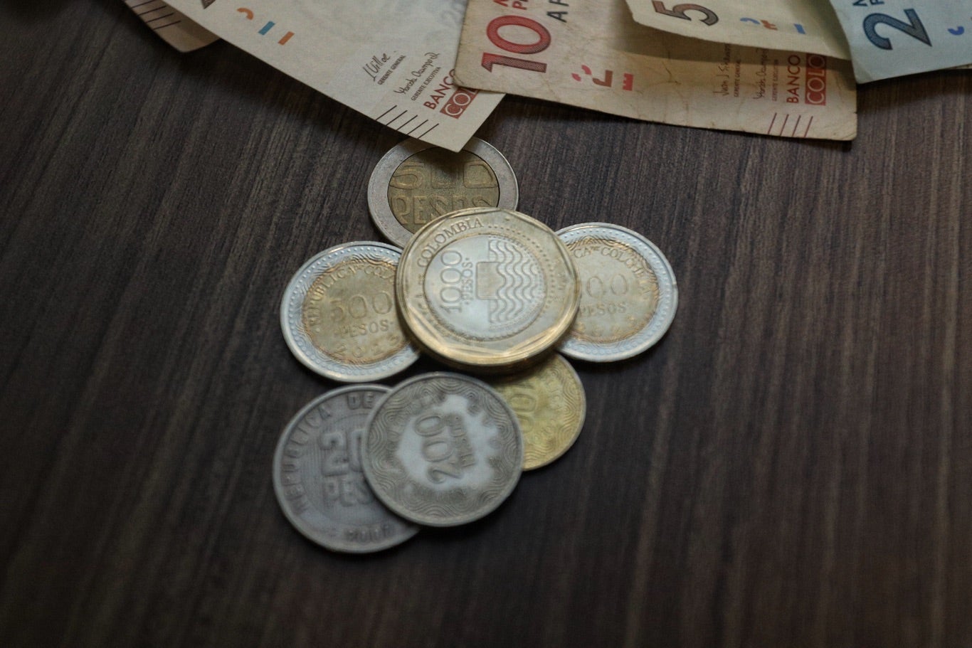 Monedas / Billetes / pesos colombianos / dinero
